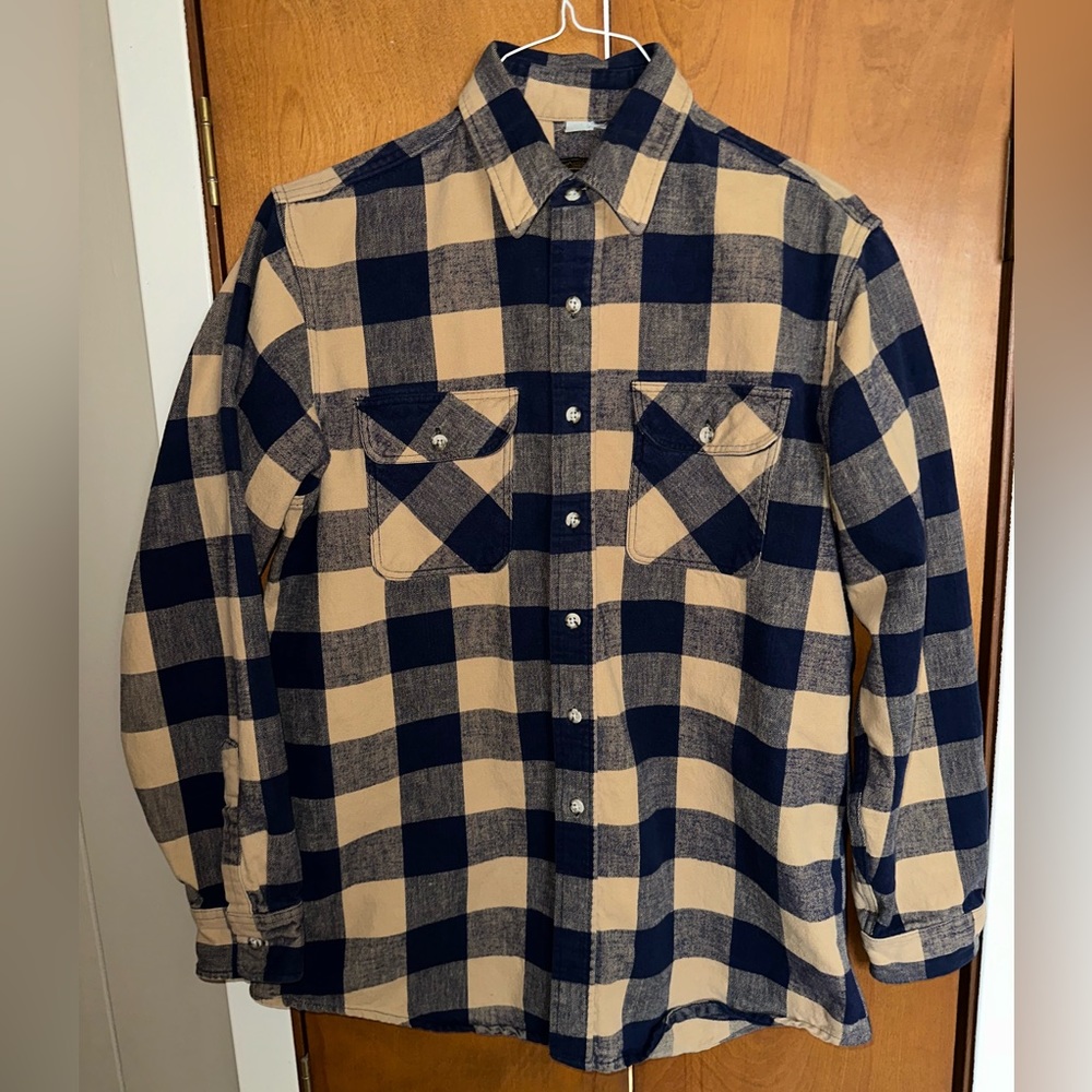 Eddie Bauer Flannel shirt! I believe it’s a Large! Blue and Tan!